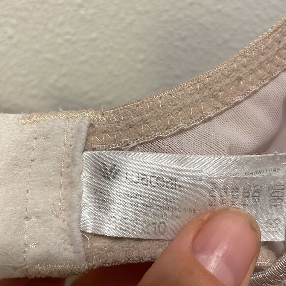 Wacoal woman’s cream underwire bra - Picture 6 of 8